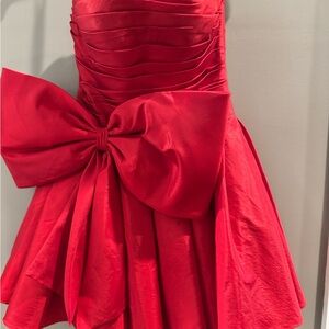 Sherri Hill Vibrant Red Mini Dress with Elegant Bow